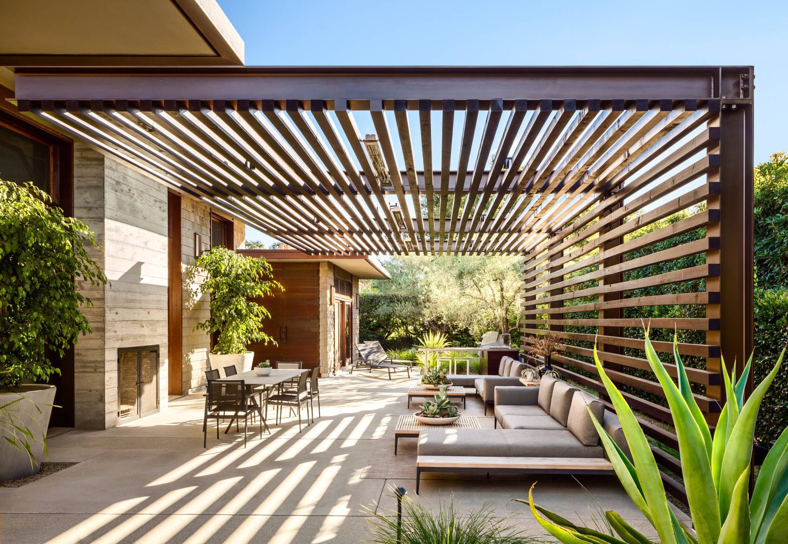 Enhance Your Outdoor Entertaining with Modern Pergola Blinds